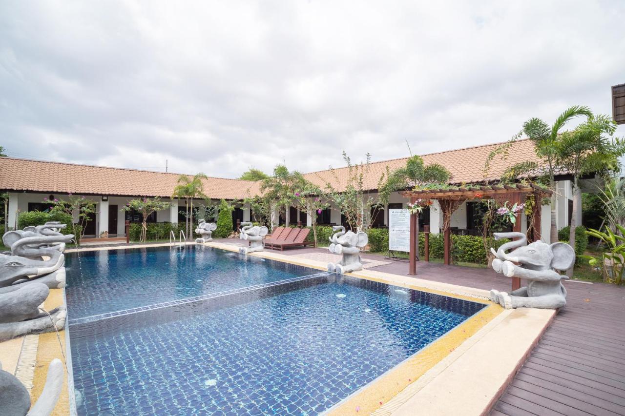 Oyo 837 Baan Kiang Nam Resort Bang Lamung Exterior foto