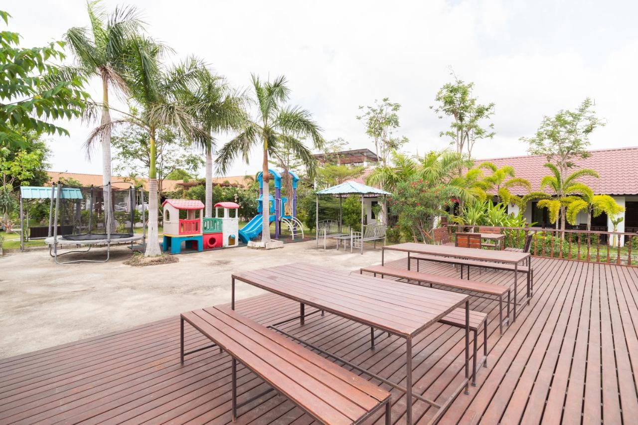 Oyo 837 Baan Kiang Nam Resort Bang Lamung Exterior foto