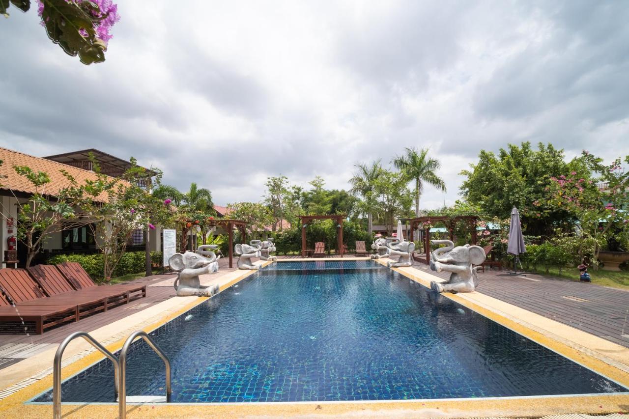 Oyo 837 Baan Kiang Nam Resort Bang Lamung Exterior foto